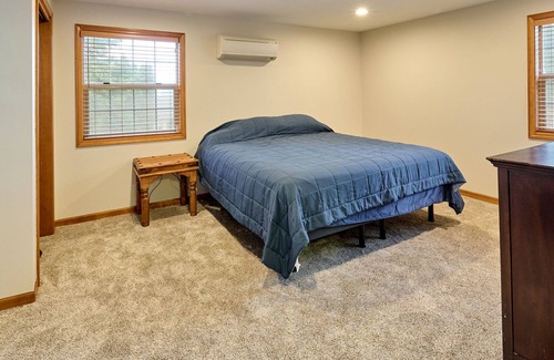 Salem Casa | 2.9 acres with peekaboo mt view and wine Vinyard views
