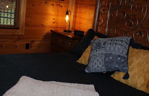 Emory Cabina | 2 Acres of pure paradise with amazing Mountain View’s! Minutes from Emory&Henry