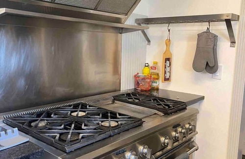 Madera Casa | 2 Acres with Solar Heated Pool, Heated Spa, Basketball, Ping Pong, Bocce, BBQ