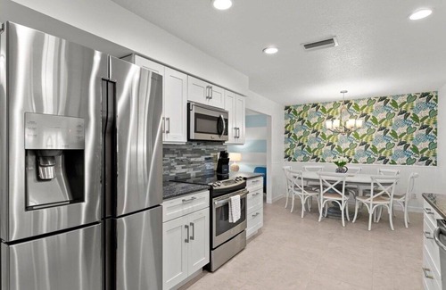 Bradenton Casa | 2 Amazing Side by Side Houses | Sleeps 21