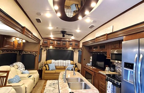 River Ranch Cabaña | 2 BATH Fully Stocked RV w/ FREE Golf Cart! 200