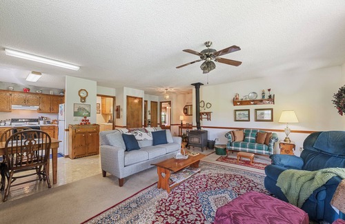 Maggie Valley Cabina | 2 BD 2 BA Cozy, Single LV Cabin, Views, Covered Porch