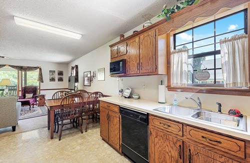 Maggie Valley Cabina | 2 BD 2 BA Cozy, Single LV Cabin, Views, Covered Porch