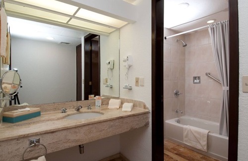 Zona Hotelera Complejo | 2 bd 2 bath 2 level beach/oceanfront Villa, sleeps 6 turquoise paradise
