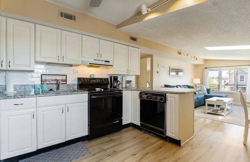 North End Condominio | 2 Bd Beach Condo only 2 min walk to OC's Goldcoast