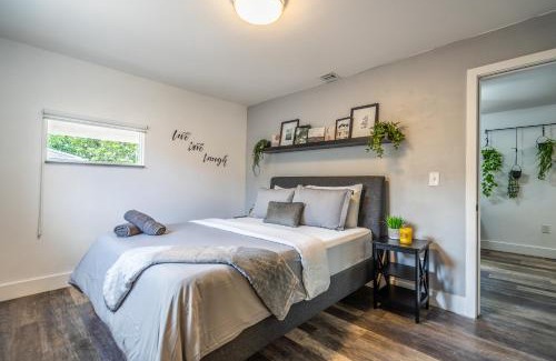Allapattah Apartamento | 2 BD Home w/Private Parking, Private Yard & W/D