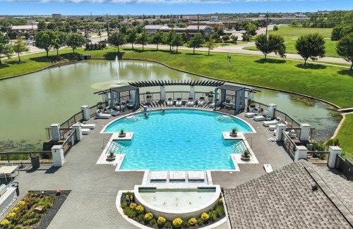 Frisco Apartamento | 2 BD Luxe Oasis, Near The Star and Shops