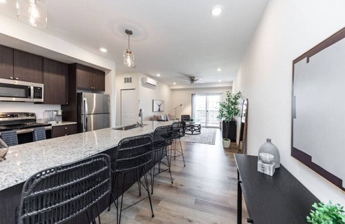 Northwest Colorado Springs Apartamento | 2 BD Pet Friendly Top Floor with Mountain Views minutes from Garden of the Gods