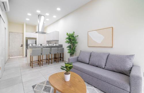 Villa Juarez Casa | 2 BD Suite with Balcony, Gym, Rooftop Pool, Hot Tub