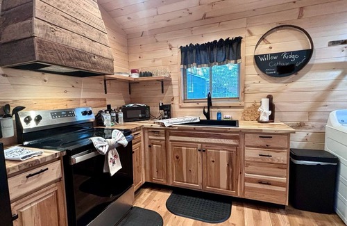 Fayetteville Cabina | 2 BDR 1.5 BA cabin located in the heart of the New River Gorge National Park
