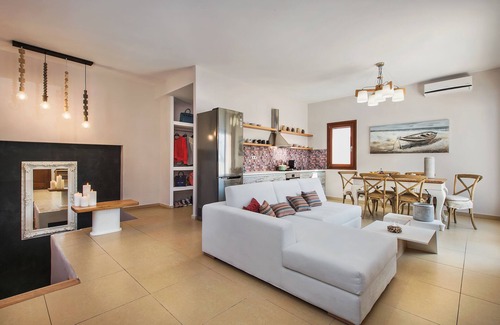 Fira Casa | Modern House in the City Centre Fira for 5 Guests