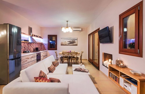 Fira Casa | Modern House in the City Centre Fira for 5 Guests