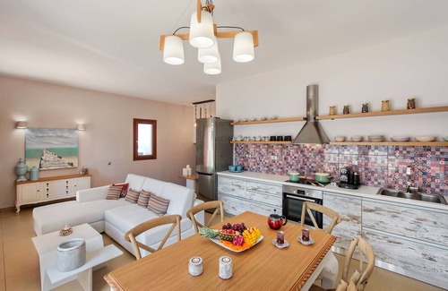 Fira Casa | Modern House in the City Centre Fira for 5 Guests