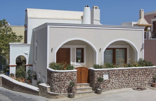 Fira Casa | Modern House in the City Centre Fira for 5 Guests