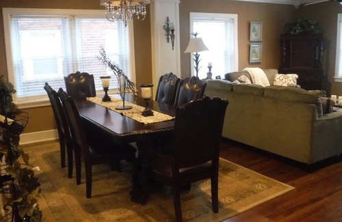 Country Club Plaza Area Condominio | 2 Bdr-On la Plaza -1/2 cuadra de la fuente! 2 Blk a Nelson Art Gallery!