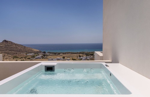 Agios Fokas Apartamento | 2 BDR Sea View Suite with Outdoor Jet Tub | Aura Gres