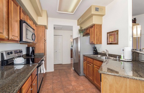 Paradise Valley Village Condominio | 2 Bdrm 2 Ba near Orange Tree Golf Resort in Scottsdale
