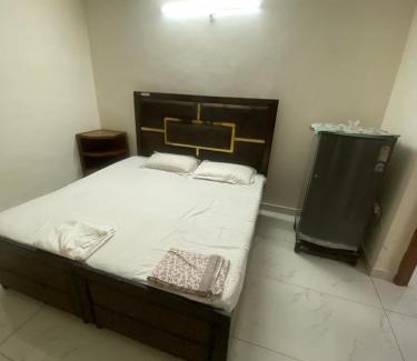 Mohali Apartamento | 2 BDRM APARTMENT with Kitchen and AC, Parking