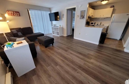 Weirs Beach Apartamento | 2 Bdrm Condo walking distance to Weirs Beach and much more!!