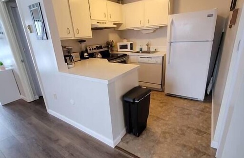 Weirs Beach Apartamento | 2 Bdrm Condo walking distance to Weirs Beach and much more!!