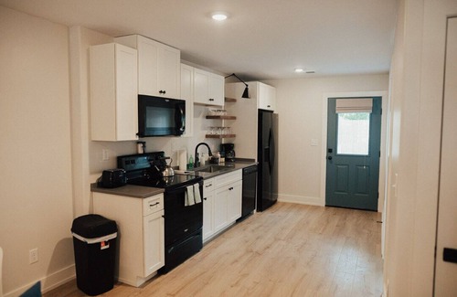Cooper-Young Historic District Casa | Tranquilo, limpio 2BED Cottage minutos para FedEx Forum