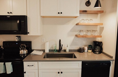 Cooper-Young Historic District Casa | Tranquilo, limpio 2BED Cottage minutos para FedEx Forum