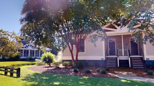 Litchfield by the Sea Casa | 2 Bdrm Lakeside Villa Scenic View With Amenities