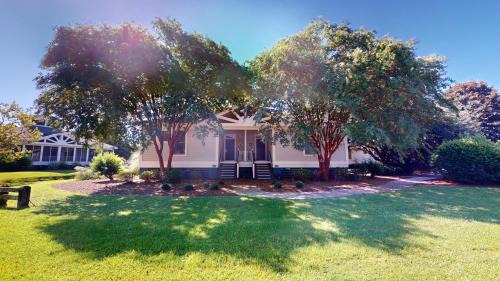 Litchfield by the Sea Casa | 2 Bdrm Lakeside Villa Scenic View With Amenities