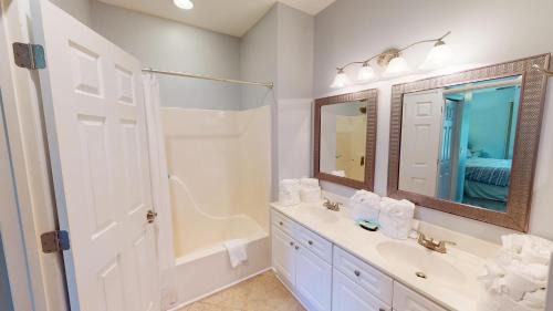 Litchfield by the Sea Casa | 2 Bdrm Lakeside Villa Scenic View With Amenities