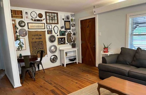 Ivan Cabina | 2 bdrm peaceful guest house stay