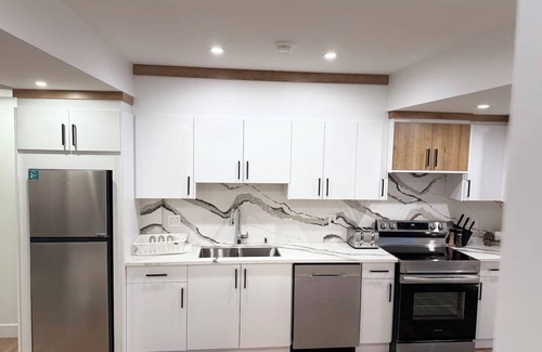 Beaumont Apartamento | 2 Bdrm Suite|TV| Wifi|Newly Built| 20 mins Airport