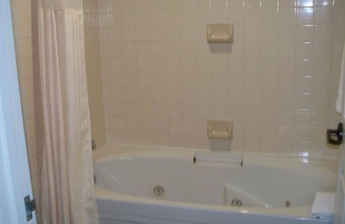 Palo Verde Condominio | Varsity Clubs of America / Tucson Resort ~ 2 BD / 2 KING BEDS / JETTED TUB / 2 BATHS