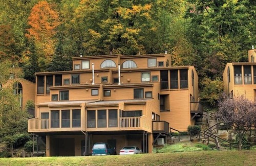 East Stroudsburg Apartamento | 2 bdrm villa Poconos Mtns.