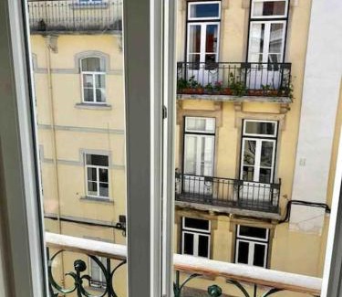 Alcantara Apartamento | 2 bdrms apartment near LX Factory free parking