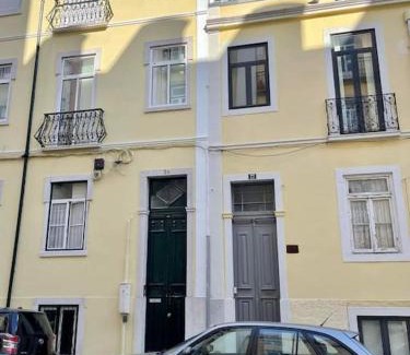 Alcantara Apartamento | 2 bdrms apartment near LX Factory free parking