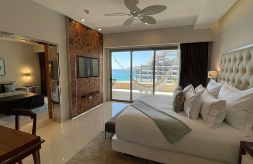 Cabo San Lucas Complejo | 2 bdrms & THREE baths in FIVE-DIAMOND Resort! Luxury awaits you!