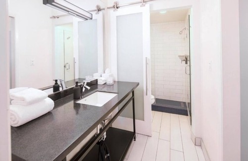 Venice Hotel | 2 Beach Rooms w/ Private Balcony | Kitchen | Free Breakfast | Rooftop