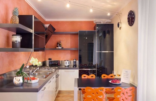Albisano Apartamento | CASA MINERVA - NUEVA, CENTRAL Y SUPERIAMENTE AMUEBLADA, EN UN OASIS VERDE CON PISCINAS Y TINA IDROMASSAG
