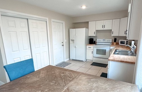 Fort Myers Shores Casa | 2 Bed/1 Bath - 1 King/ 2 Queens
