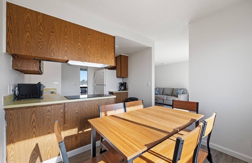 Tri-Cities Apartamento | 2 Bed/1 Bath-sleeps 6, pets allowed-Central Location in Cul de Sac