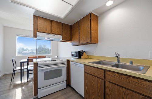 Tri-Cities Apartamento | 2 Bed/1 Bath-sleeps 6, pets allowed-Central Location in Cul de Sac