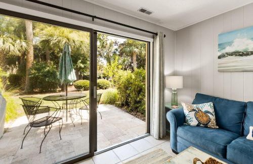 Hilton Head Casa | 2 Bed 2 and one half Bath 34 Coligny Villa Near Beach & Plaza