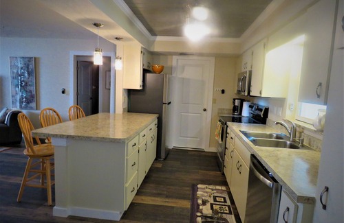 Golden Beach Villa | 2 bed/2 Ba Venice Island Villa - Walk to Beach & Historic Downtown Venice!