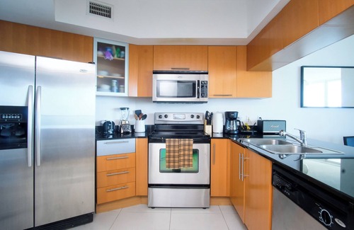 Edgewater Condominio | 2 bed / 2 bath Bay View Condo with Wrap Around Balcony