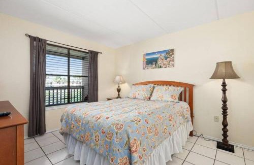 South Padre Island Casa | 2 Bed 2 Bath Condo by Beach with Resort Pool
