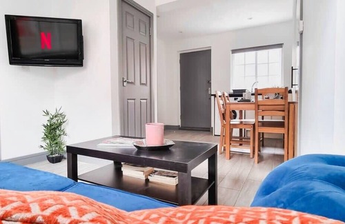 Theale Casa | 2 BED 2 BATH & FREE PARKING - 10 MINS TO MADEJSKI