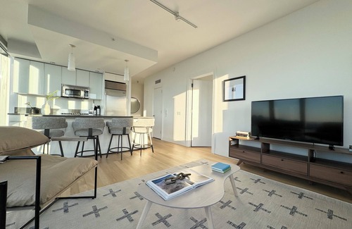 Lincoln Square Apartamento | 2 bed/2 bath luxe condo in Midtown