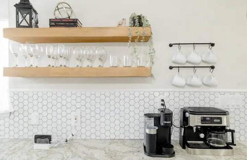 Spring Casa | 2 bed 2 bath Modern Farmhouse in Old Town Spring