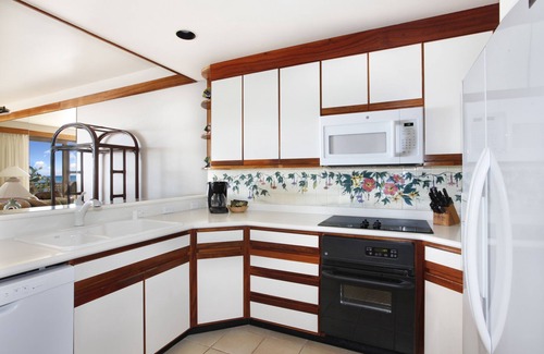 Poipu Complejo | 2-Bed/2-Bath Oceanfront Condo Suite