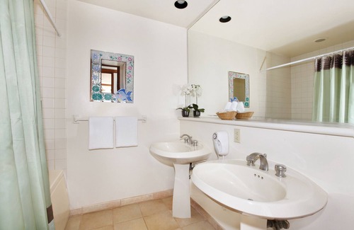 Poipu Complejo | 2-Bed/2-Bath Oceanfront Condo Suite